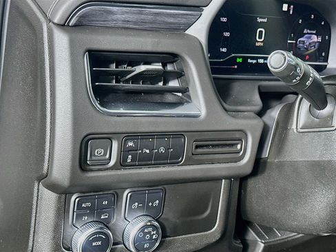 Used 2023 GMC Yukon SLT AWD/4WD image 17