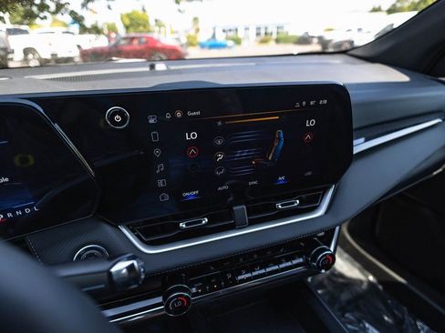 New 2025 Chevrolet Equinox LT w/ Convenience Package II image 6