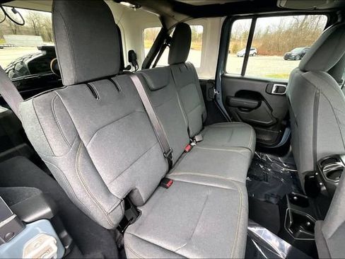 Used 2024 Jeep Wrangler Willys image 27