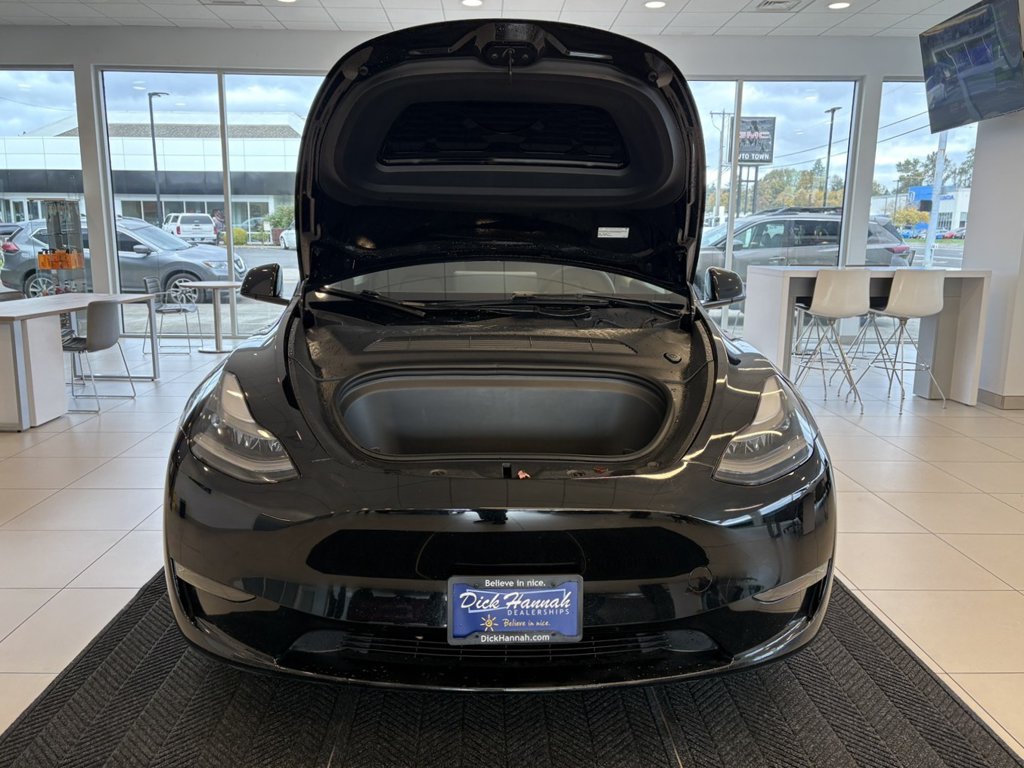 Used 2025 Tesla Model Y Long Range RWD image 4