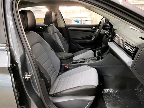 New 2026 Volkswagen Jetta SE FWD image 12