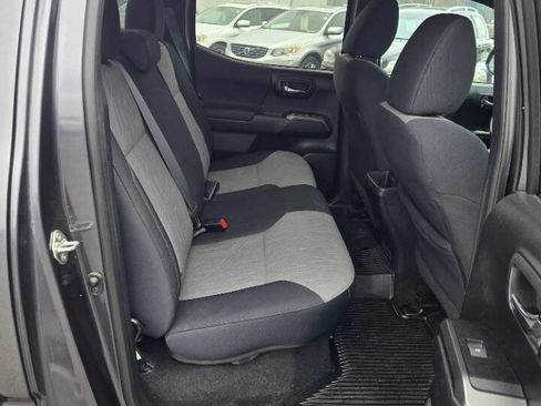 Used 2020 Toyota Tacoma TRD Off-Road w/ Technology Package image 21