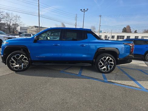 New 2025 Chevrolet Silverado EV RST image 12