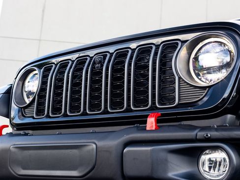 Used 2024 Jeep Wrangler Unlimited Rubicon AWD/4WD image 4