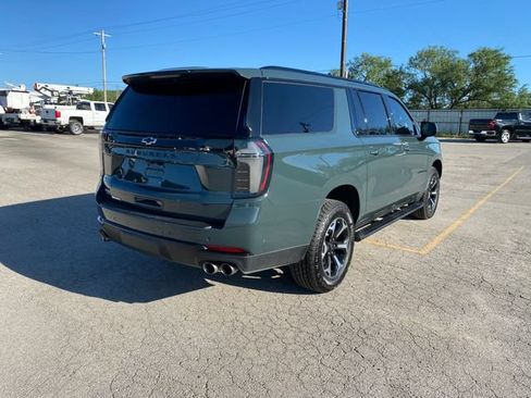 Used 2025 Chevrolet Suburban Z71 w/ Comfort Package AWD/4WD image 6