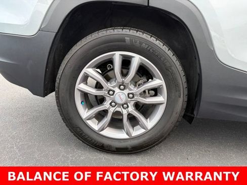 Used 2024 GMC Terrain SLT AWD/4WD image 7