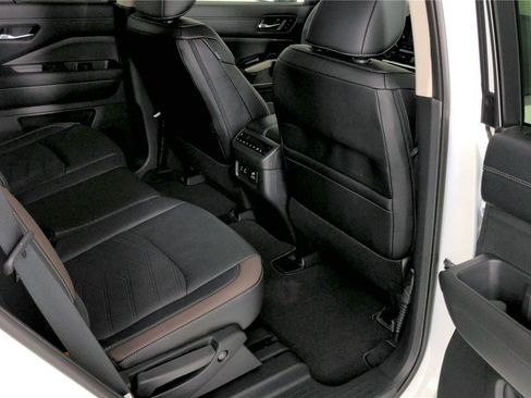 Used 2023 Nissan Pathfinder Platinum w/ Cargo Package AWD/4WD image 22