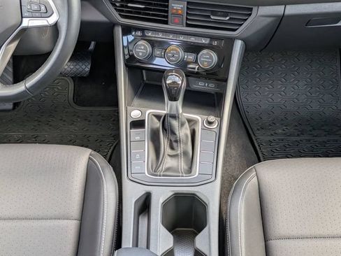 Used 2024 Volkswagen Jetta SE FWD image 17