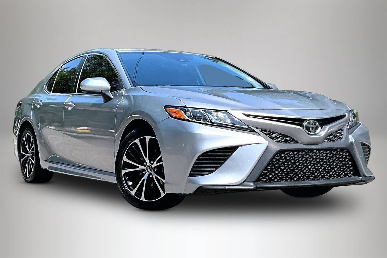 Used 2019 Toyota Camry SE FWD image 2