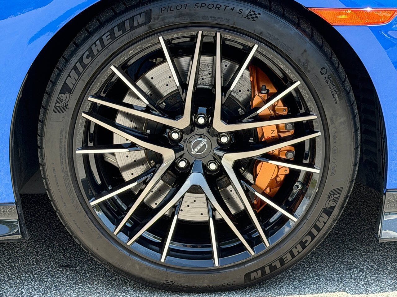 Used 2024 Nissan GT-R Premium w/ Premium Interior Package AWD/4WD image 12