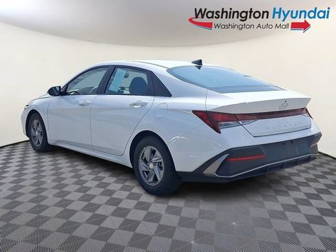 Certified 2024 Hyundai Elantra SE FWD image 4