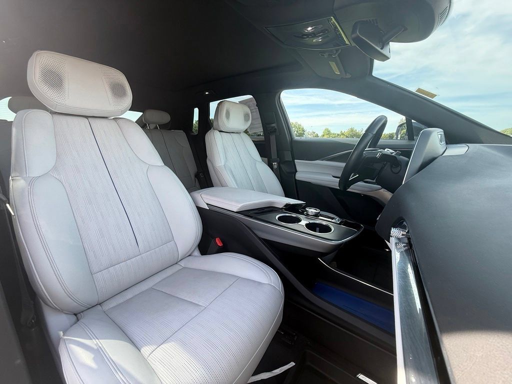 Certified 2024 Cadillac Lyriq Sport w/ LPO, Floor Liner Package AWD/4WD image 32
