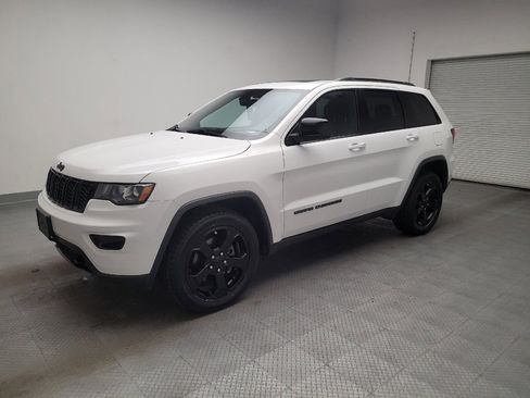 Used 2019 Jeep Grand Cherokee Laredo AWD/4WD image 2
