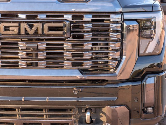 Used 2024 GMC Sierra 2500 Denali Ultimate AWD/4WD image 9