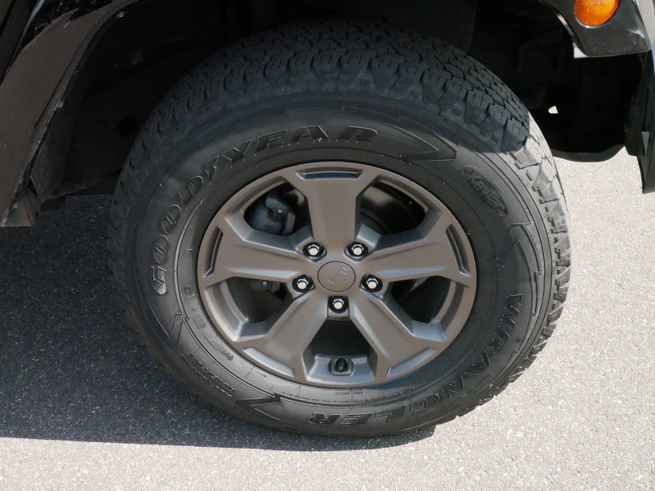 Used 2018 Jeep Wrangler Sport AWD/4WD image 12
