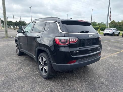 Used 2018 Jeep Compass Latitude w/ Popular Equipment Group AWD/4WD image 3