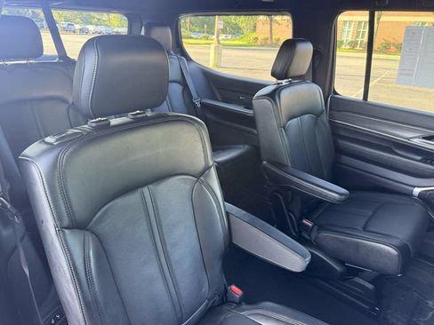 Used 2024 Jeep Wagoneer Series III AWD/4WD image 30