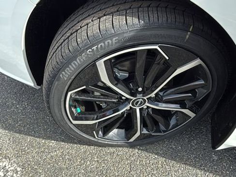 New 2025 Nissan Altima 2.5 SR image 10