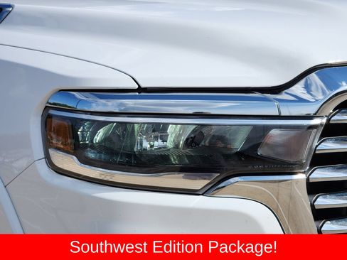 Used 2025 RAM 1500 Laramie AWD/4WD image 9