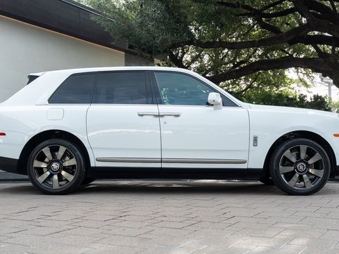 Certified 2023 Rolls-Royce Cullinan image 5
