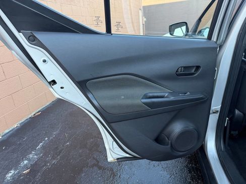 Used 2020 Nissan Kicks S image 19