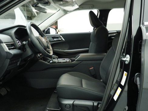 New 2026 Mitsubishi Outlander ES FWD image 6