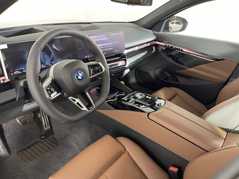 Used 2026 BMW 550e xDrive AWD/4WD image 9
