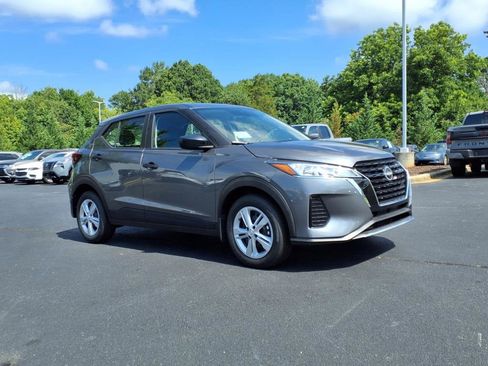 New 2025 Nissan Kicks Play S image 1