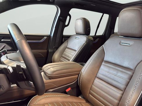 Used 2026 GMC Acadia Denali Ultimate w/ LPO, Floor Liner Package AWD/4WD image 12