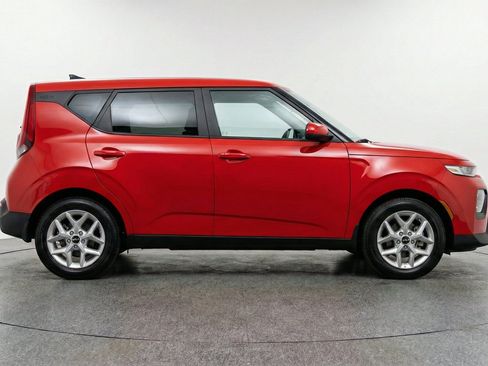 Used 2025 Kia Soul LX w/ LX Technology Package FWD image 11