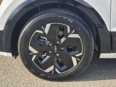 Certified 2024 Kia Niro Wave image 10