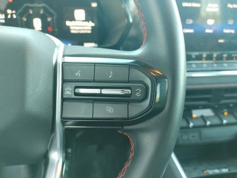 Used 2024 Chevrolet Colorado Z71 w/ Z71 Convenience Package 2 image 30