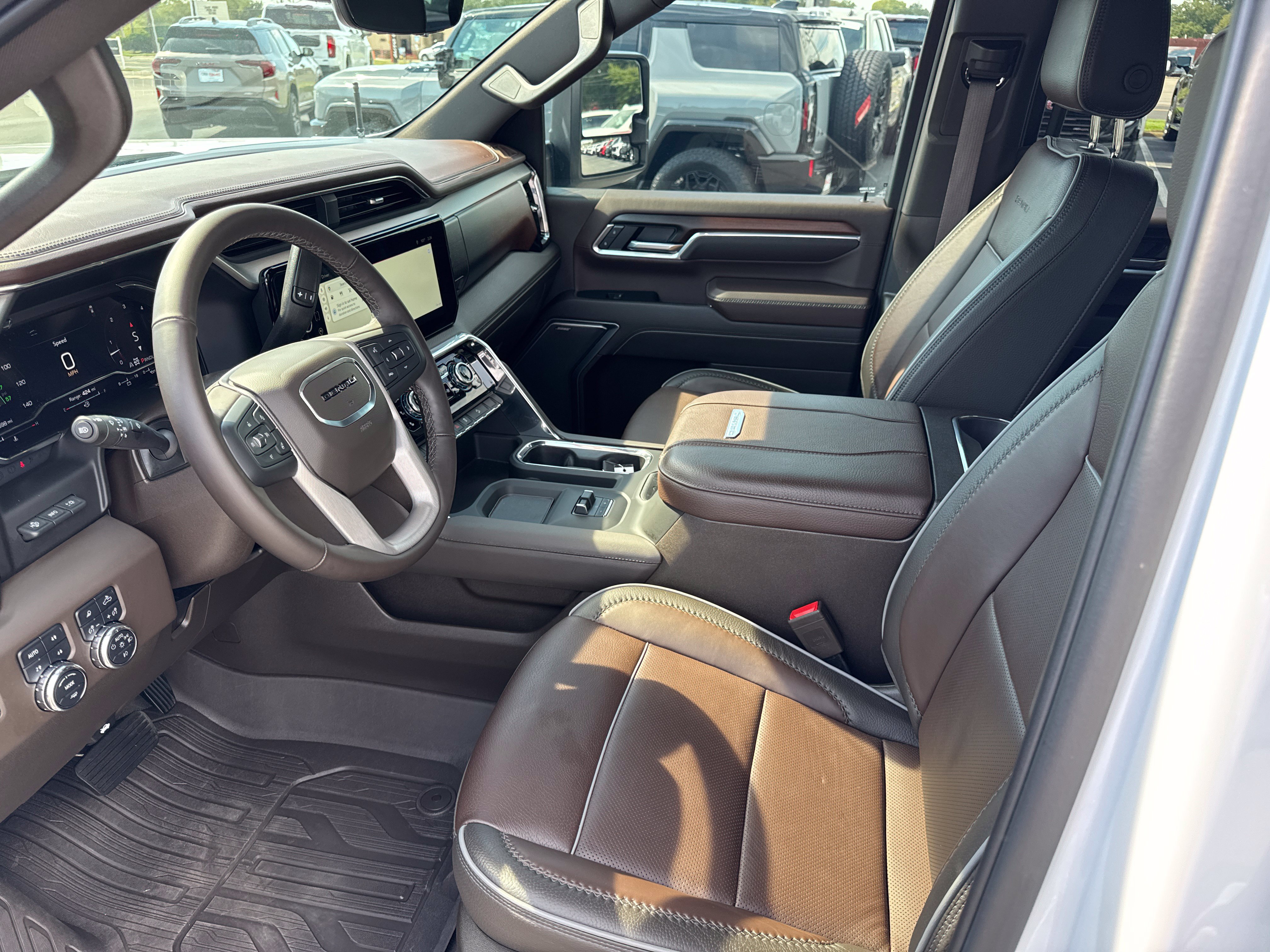 Used 2025 GMC Sierra 2500 Denali w/ Denali Reserve Package AWD/4WD image 9