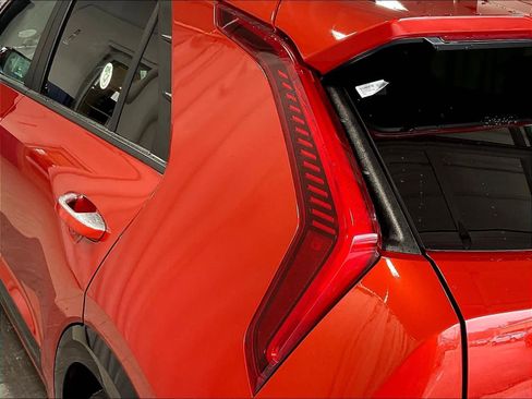 Used 2023 Kia Niro Wave w/ Wave Preserve Package FWD image 33