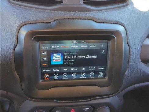 Used 2018 Jeep Renegade Latitude w/ Cold Weather Group image 17