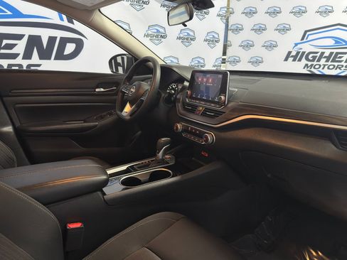 Used 2024 Nissan Altima 2.5 SV image 23