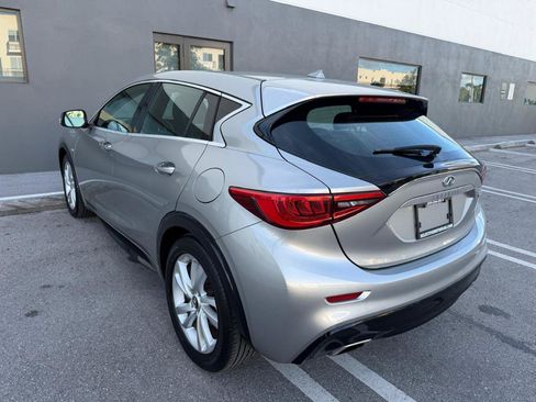 Used 2017 INFINITI QX30 FWD image 4