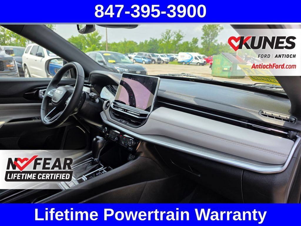 Used 2025 Jeep Compass Limited AWD/4WD image 38