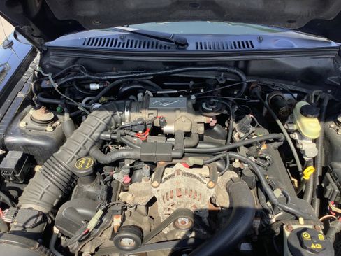 Used 2004 Ford Mustang GT RWD image 10