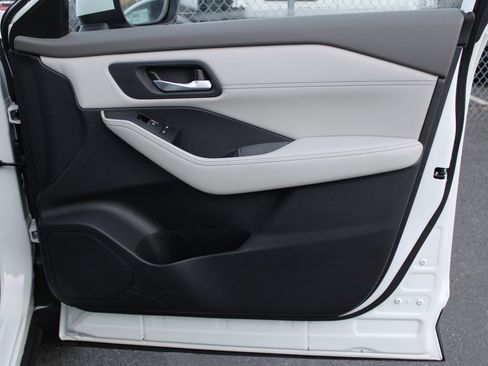 Certified 2025 Nissan Rogue SL w/ Tech Package image 18