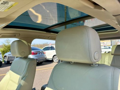 Used 2012 Volkswagen Touareg TDI image 15