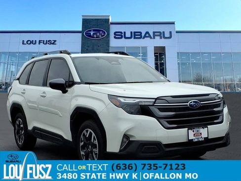 Used 2025 Subaru Forester Premium image 1