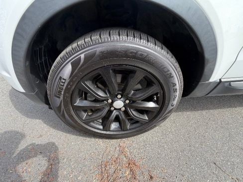 Used 2018 Land Rover Range Rover Evoque SE image 19