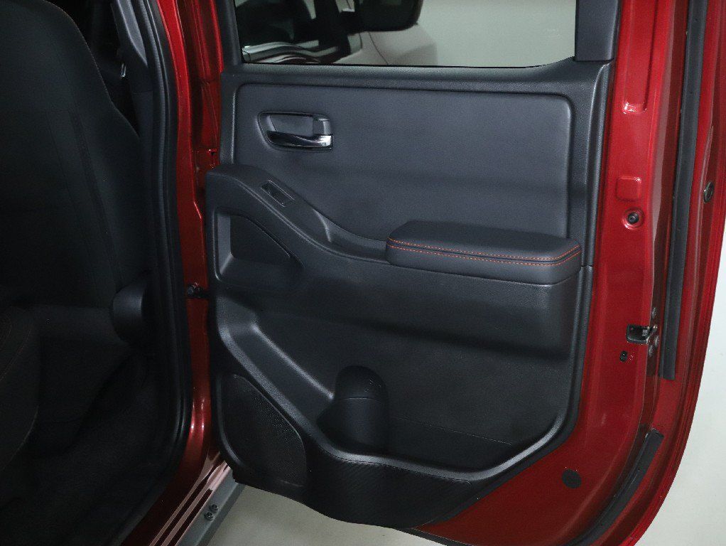 Used 2022 Nissan Frontier PRO-4X w/ Technology Package AWD/4WD image 31