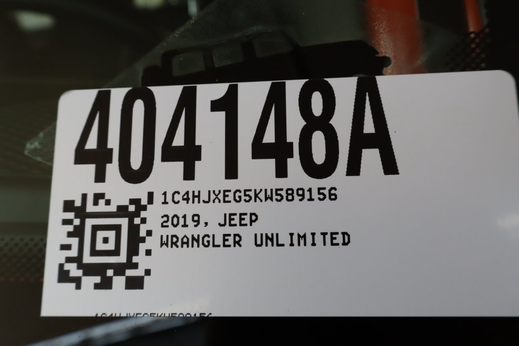 Used 2019 Jeep Wrangler Unlimited Sahara w/ Uconnect 4C Nav & Sound Group AWD/4WD image 40