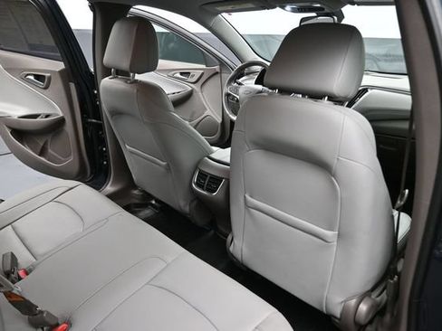 Used 2019 Chevrolet Malibu LT w/ Leather Package FWD image 14