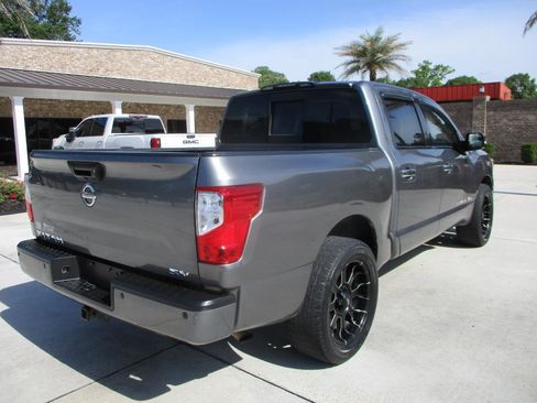 Used 2018 Nissan Titan SV w/ SV Convenience Package RWD image 13