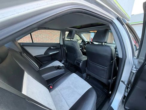 Used 2012 Toyota Camry SE w/ Leather Pkg image 24