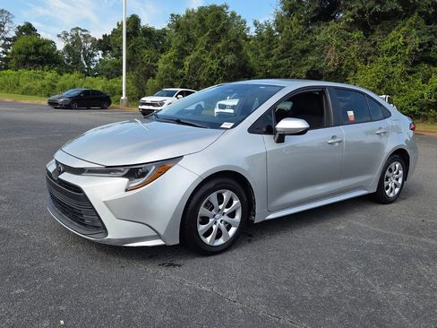 Used 2025 Toyota Corolla LE FWD image 3