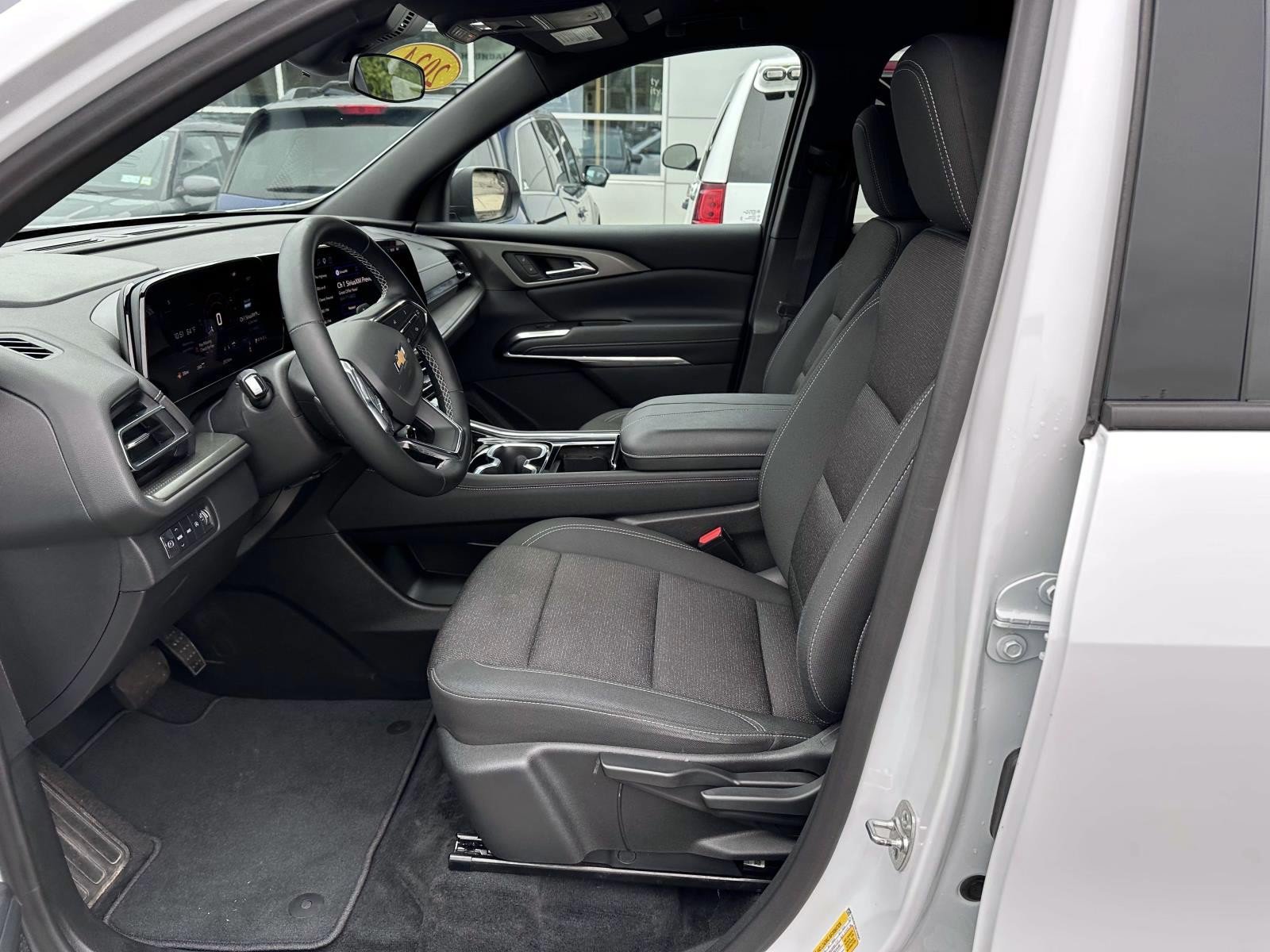 Used 2024 Chevrolet Traverse LS AWD/4WD image 11